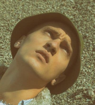 who-loves-the-sun-for-fguk-magazine-3.jpg