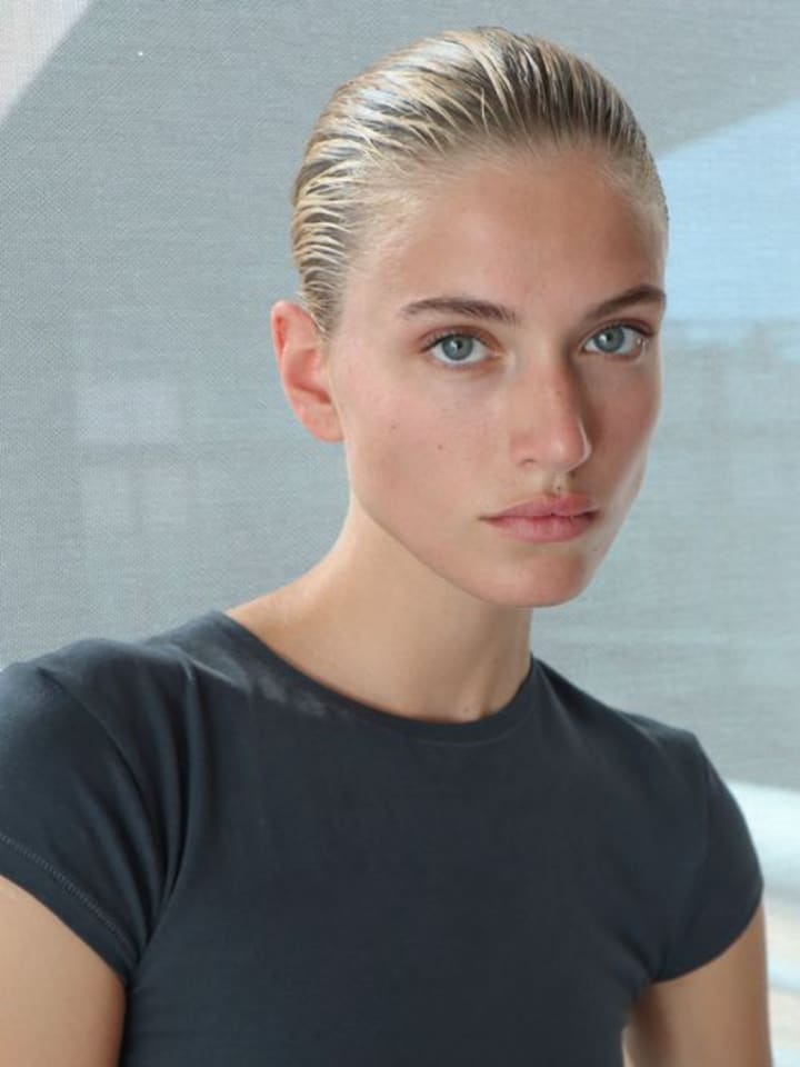 Altyn Isabella — portrait