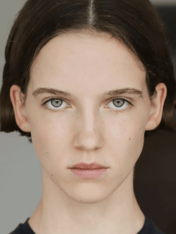 An Deseyn — portrait