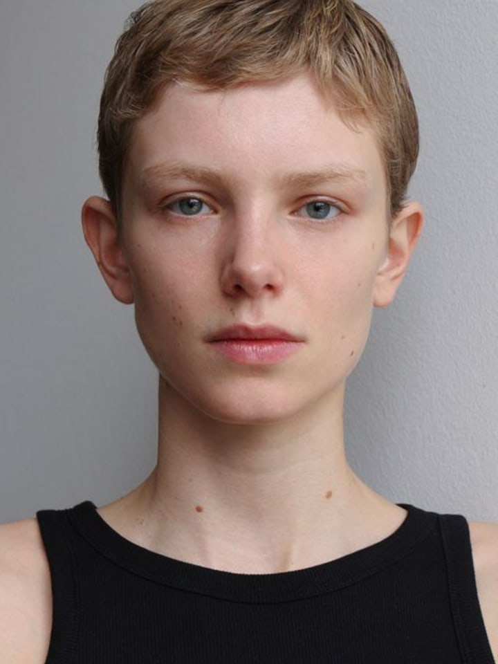 Annabel Van Tilborg — portrait