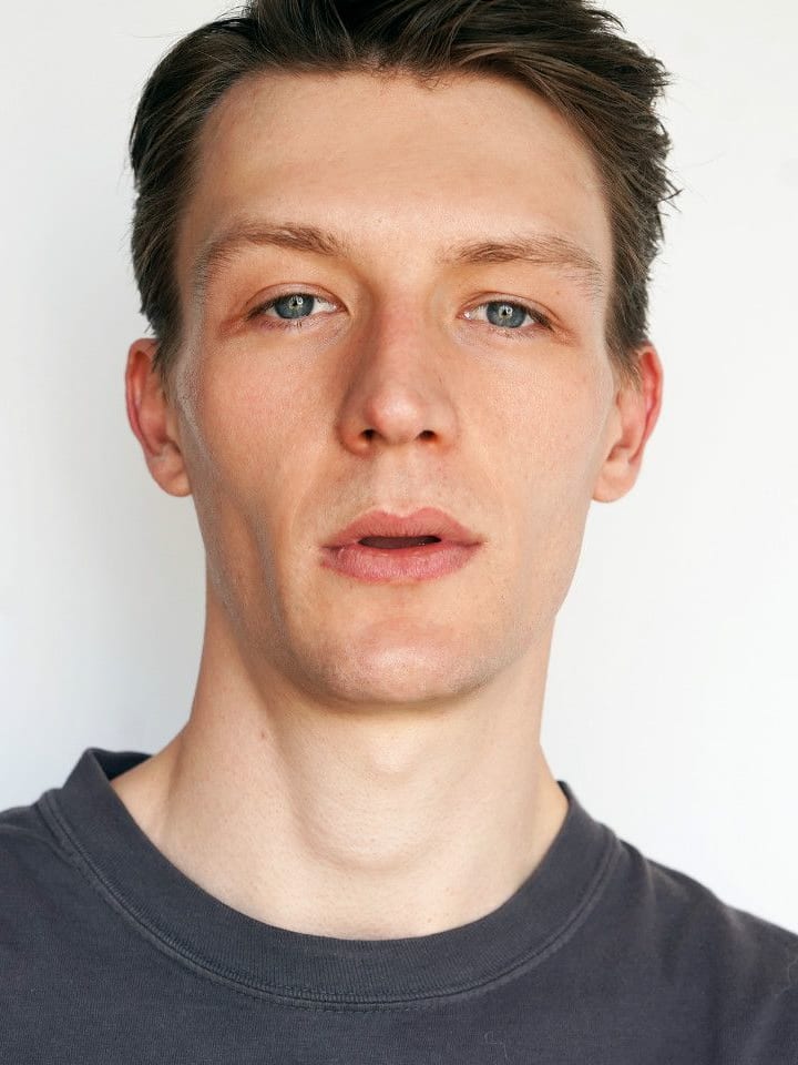 Finnlay Davis — portrait