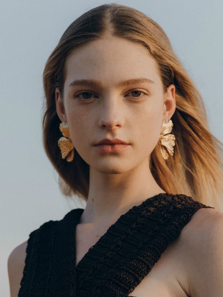 Hayley Davis — portrait