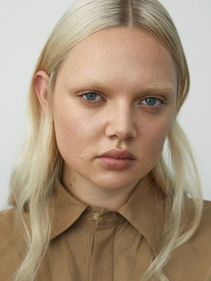 Holly Rose Emery — portrait