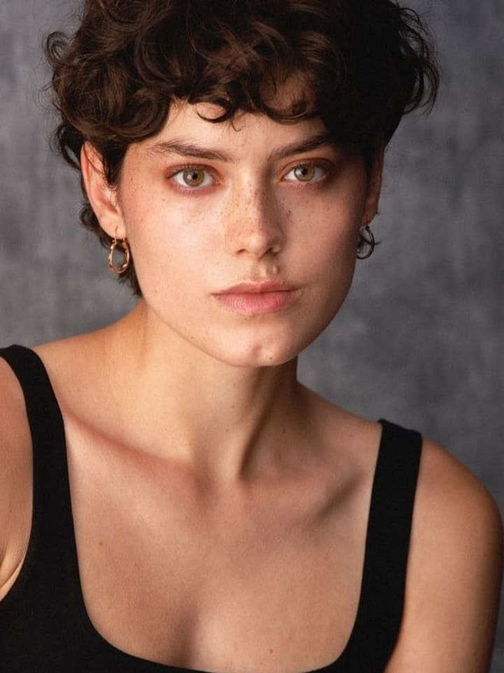 Julia Zatylny — portrait