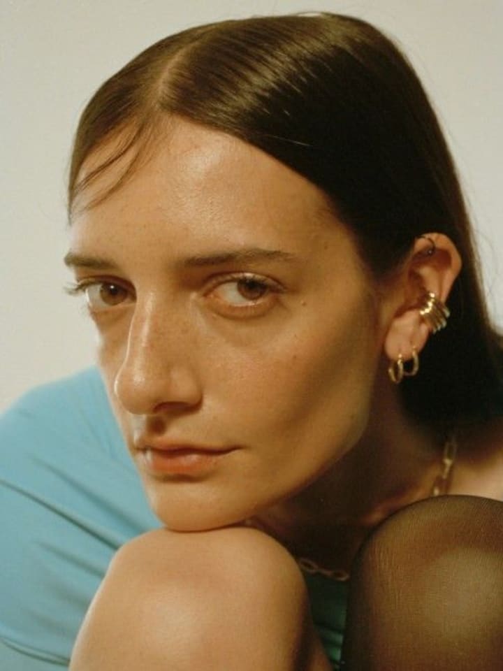Nina G — portrait
