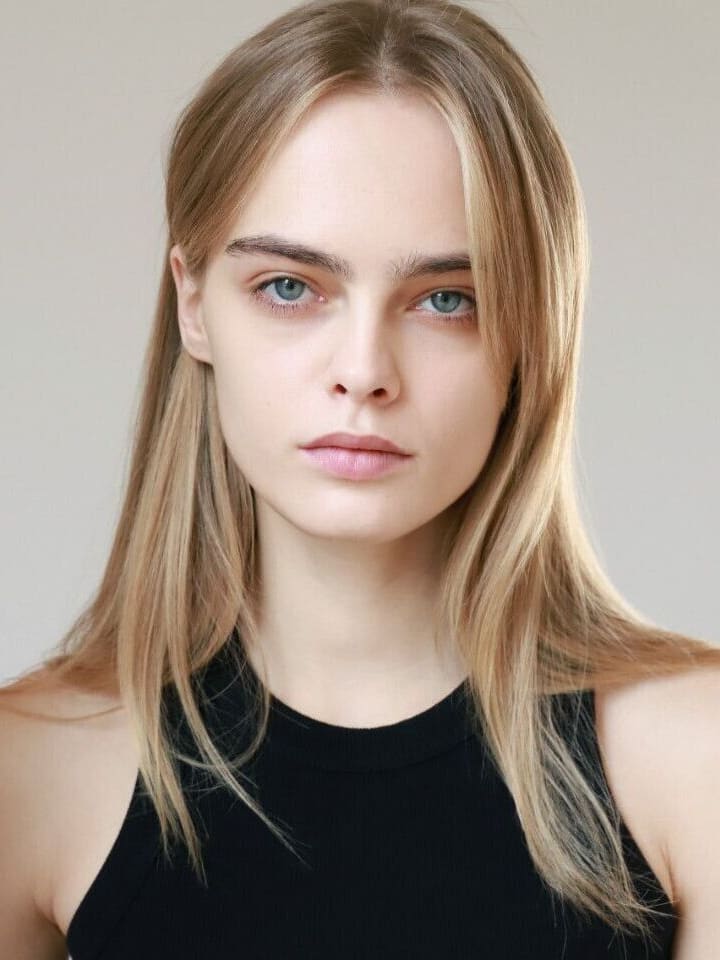 Rona Andro — portrait