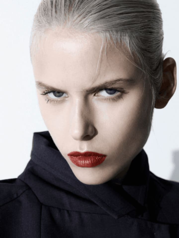 Tina Koveysha — portrait