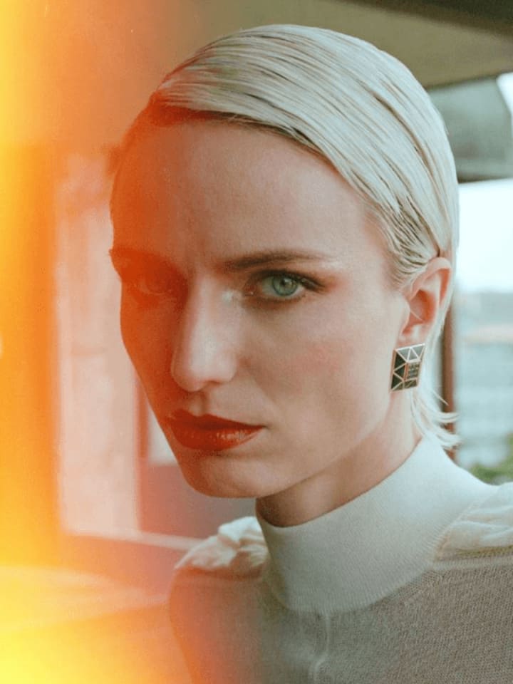 Tanya Saru — portrait