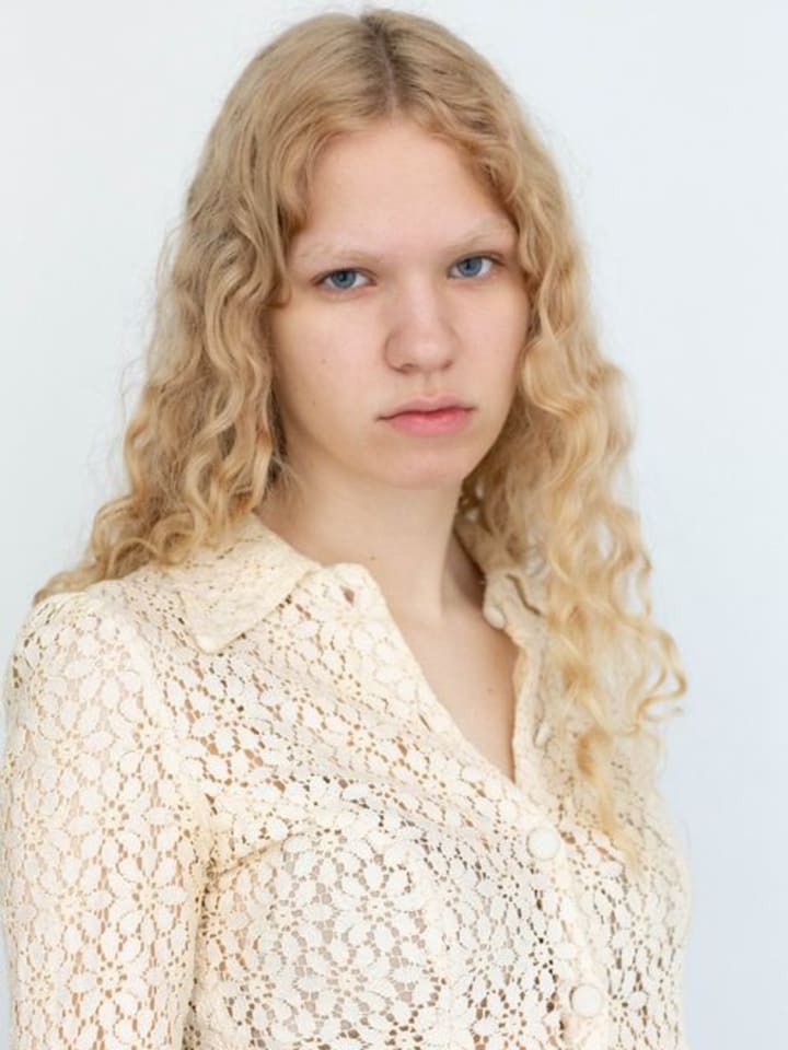 Suze Esval — portrait