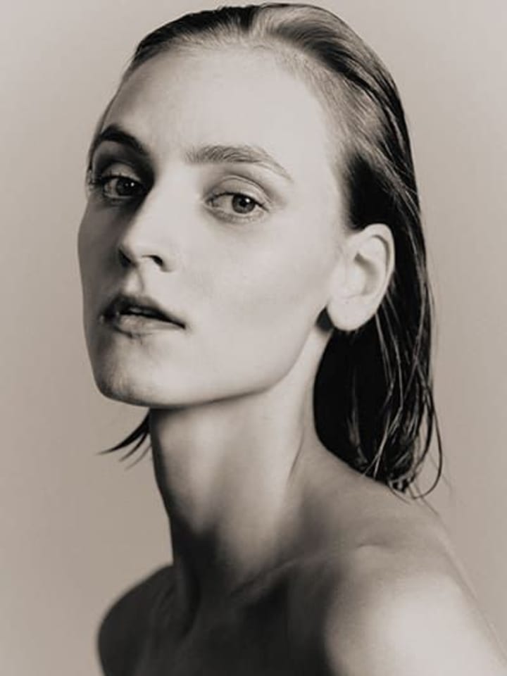 Dina O — portrait