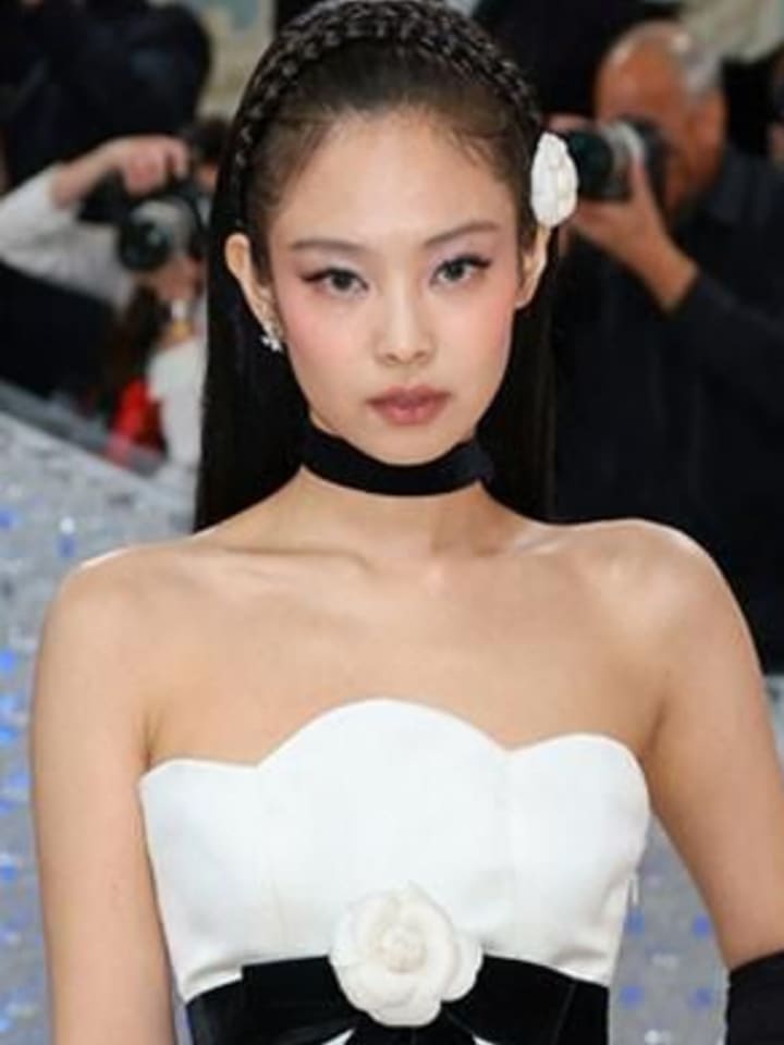 JENNIE — portrait