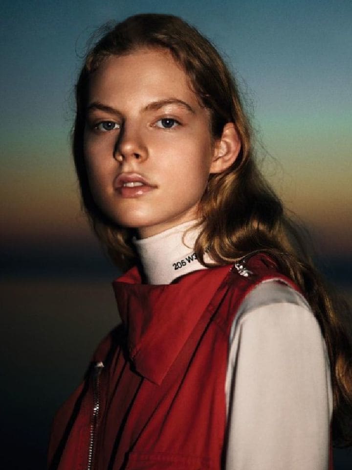 Jolie Alien — portrait