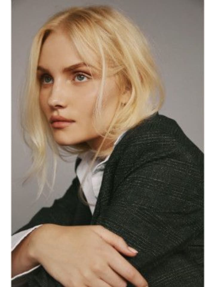 Lisandra — portrait