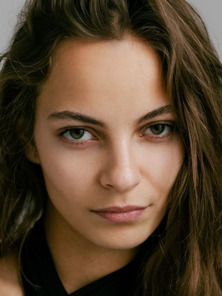 Modelplus — portrait