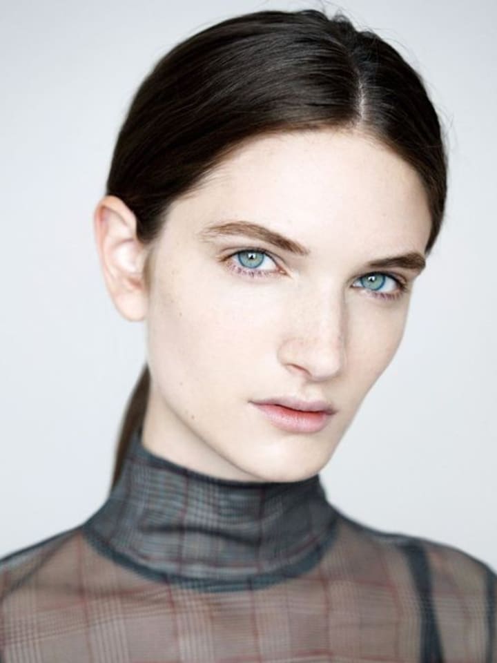 Carly Moore — portrait