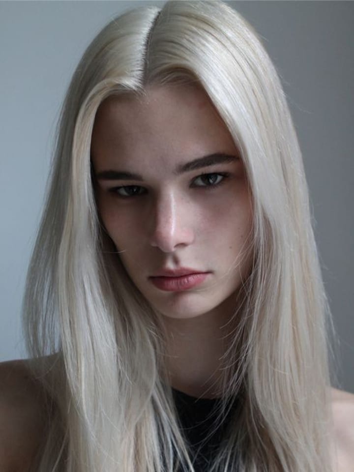 Mia Davison — portrait