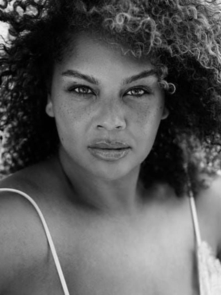 Renell — portrait