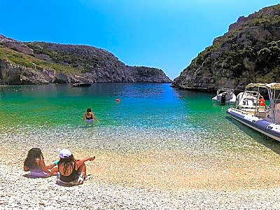 Private Full Day Boat Expedition to Grama Bay