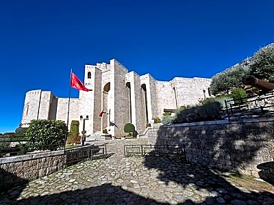 Tirana: Kruja Castle, Museum, Old Bazaar, Sari Salltik Tour