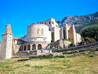 From Durrës Golem: Kruja Castle and Old Bazaar Tour