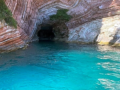 SpeedBoat Tour To Pulebardha, Pigeon Cave and Snorkeling