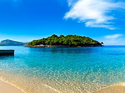 Tirana: Saranda, Ksamil, Blue Eye and Vjosa River Day Tour