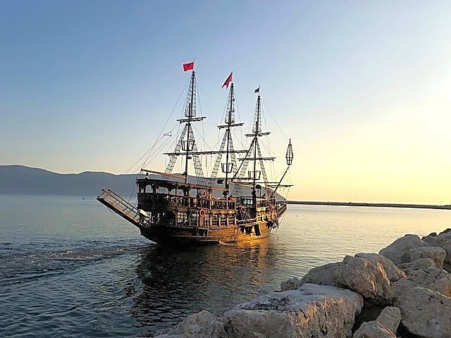 Best of Albania: Shala River or Sazan Pirate Cruise