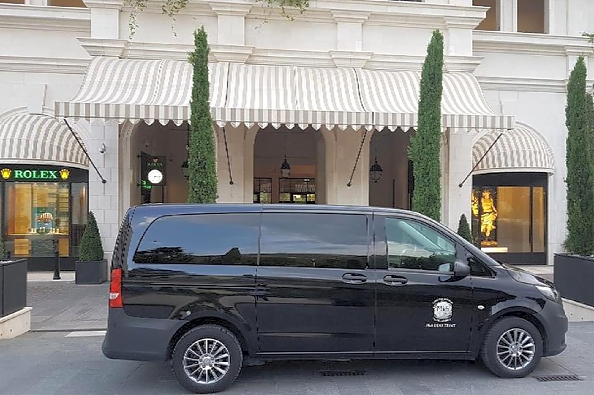 Private transfer Tivat/Kotor/Budva-Podgorica - Image 1