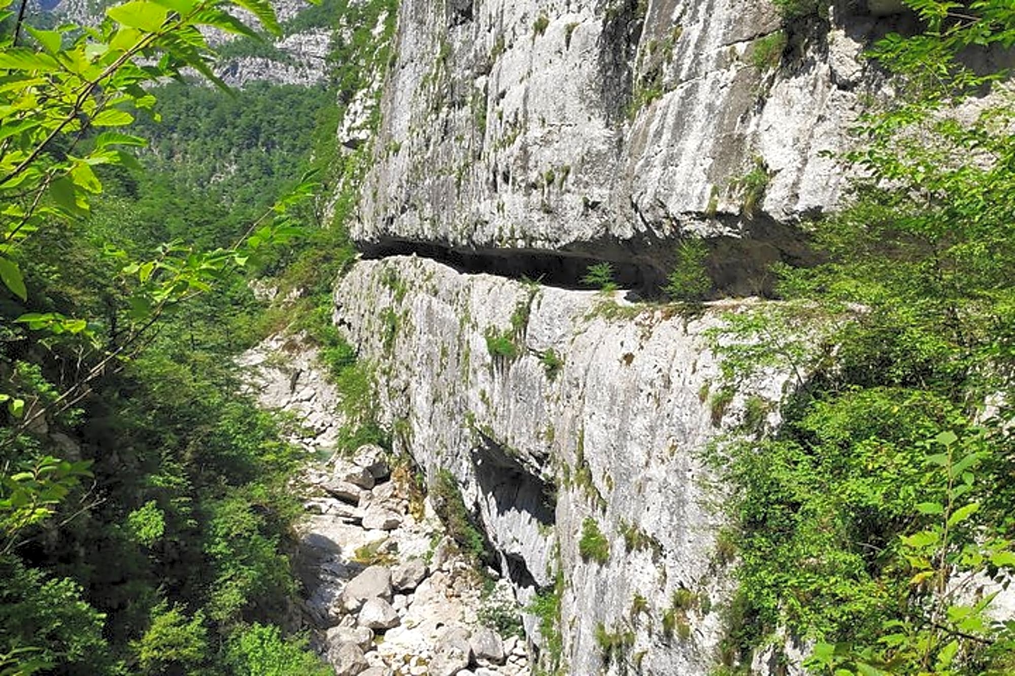 Mrtvica canyon hiking tour - Image 1