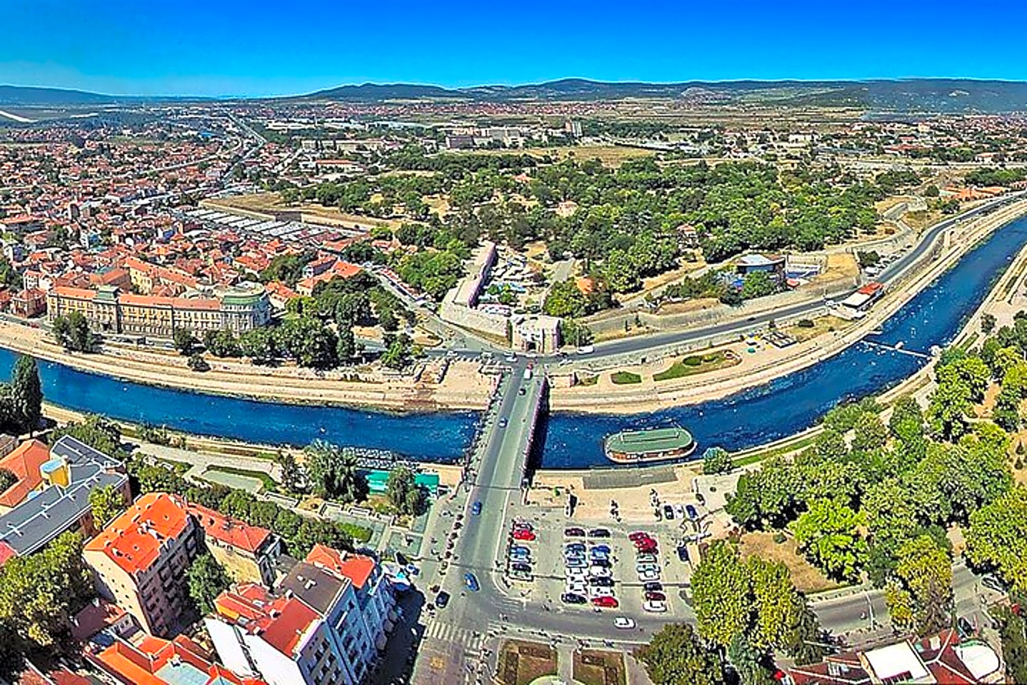 Private Skopje Sofia Transfer with City Tour in Nis - Image 1