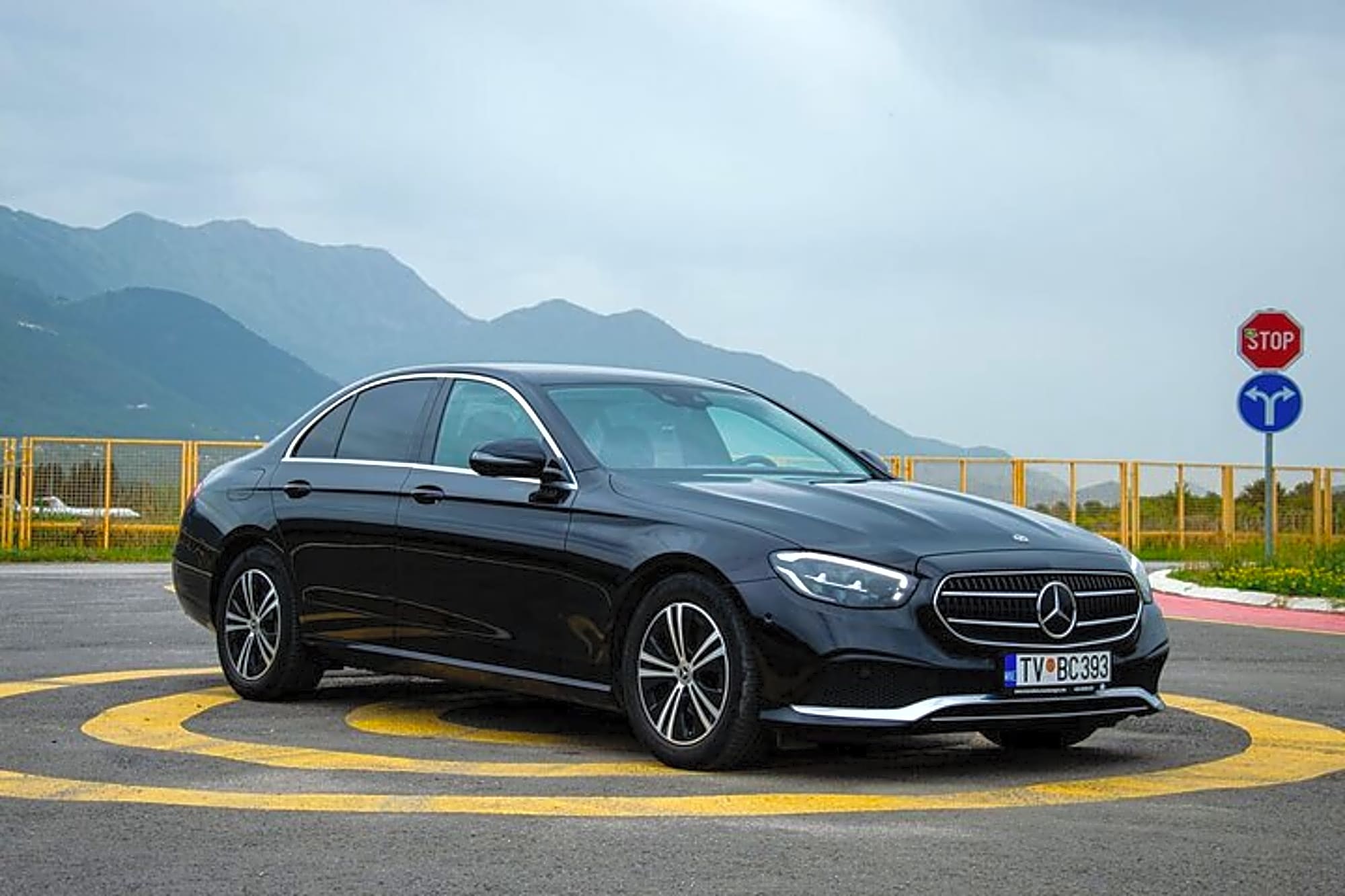 Private Transfer from Sveti Stefan to Dubrovnik airport - Image 1