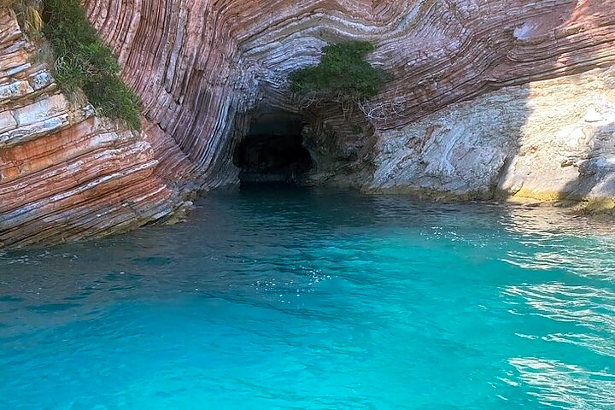 SpeedBoat Tour To Pulebardha, Pigeon Cave and Snorkeling - Image 1