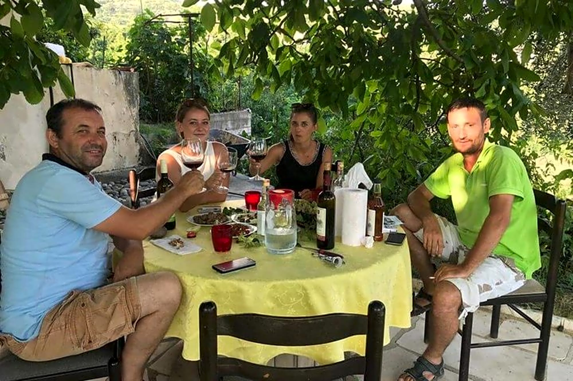 Roshnik Wine Tasting and Rakia Flow - Image 1