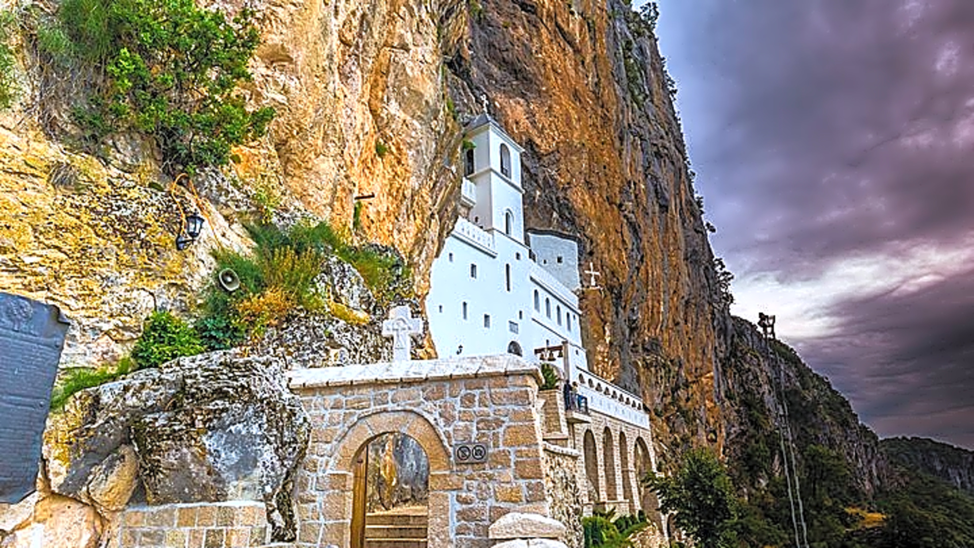 Ostrog monastery, Niagara waterfalls & Skadar Lake from Podgorica - Montenegro