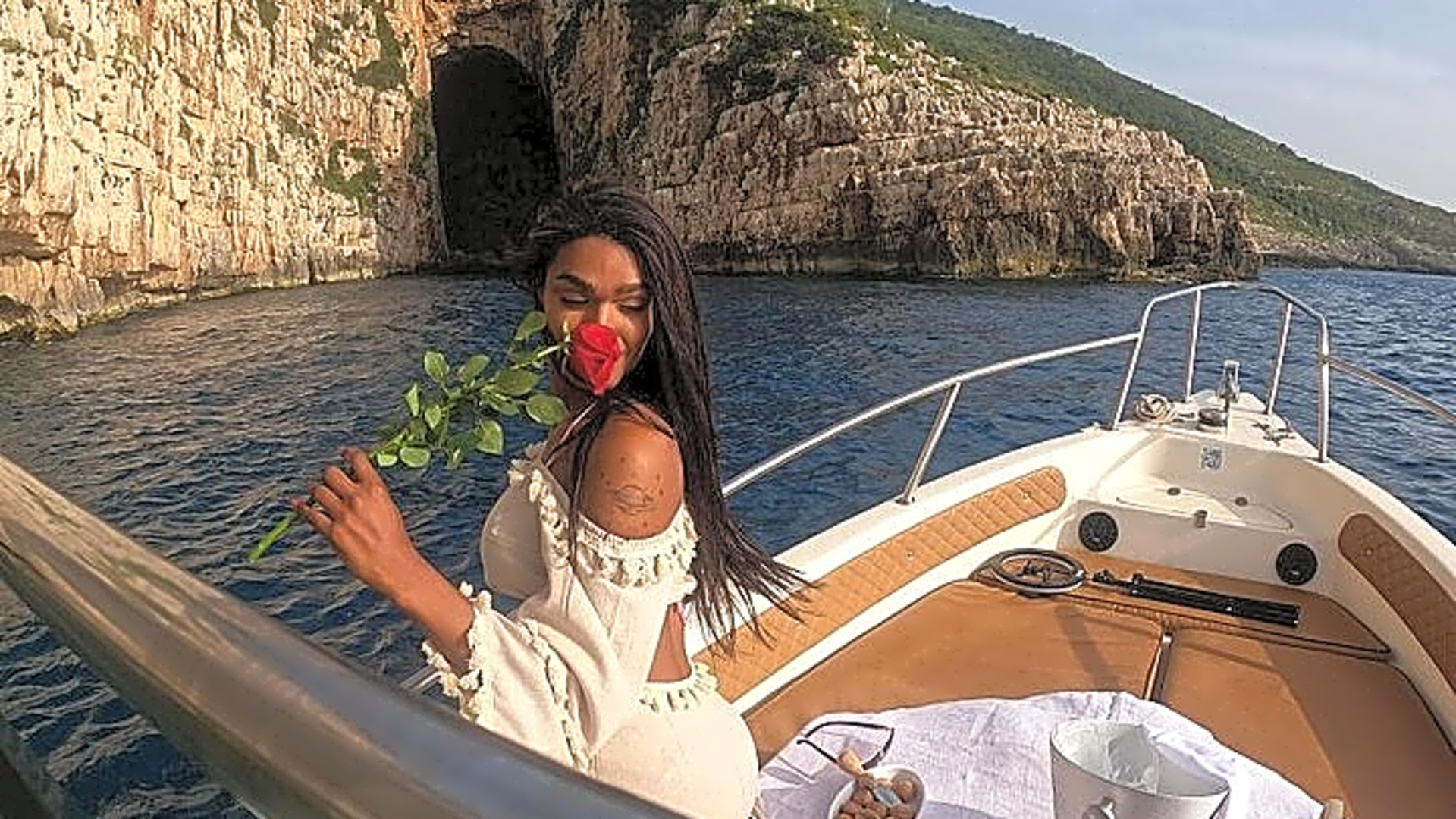 Vlore: Sazan and Karaburun Tour: Cave, Snorkeling and Beaches - Albania