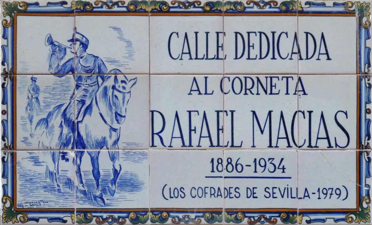 El Museo del Ejército de Sevilla cede el clarín del Brigada Rafael Macías Borrás para la exposición “20 años de Esencia, más de 100 años de estilo”