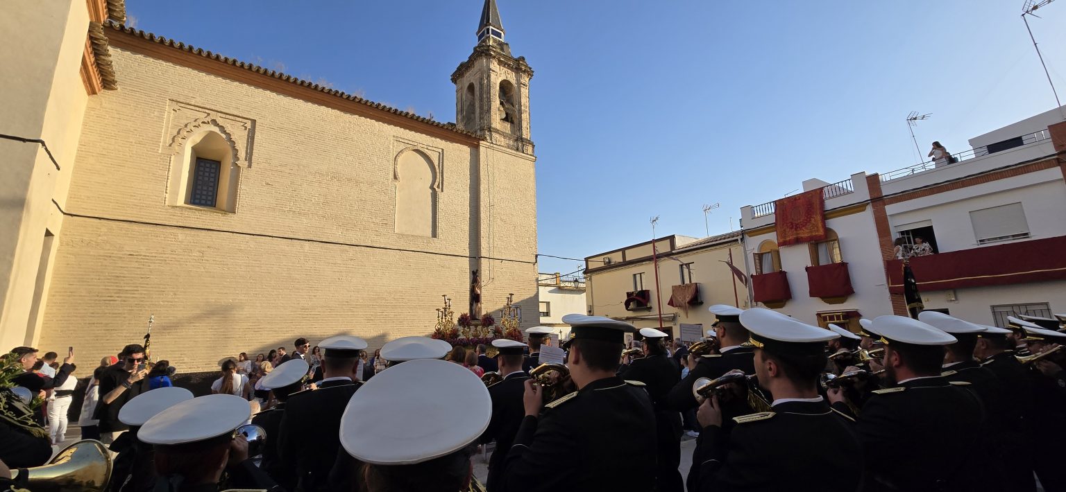 Salida de San Sebastián en el Corpus de la Puebla del Río a los sones de Esencia
