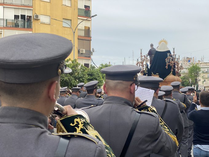 Esencia renueva el contrato con la Hermandad de la Santa Cruz