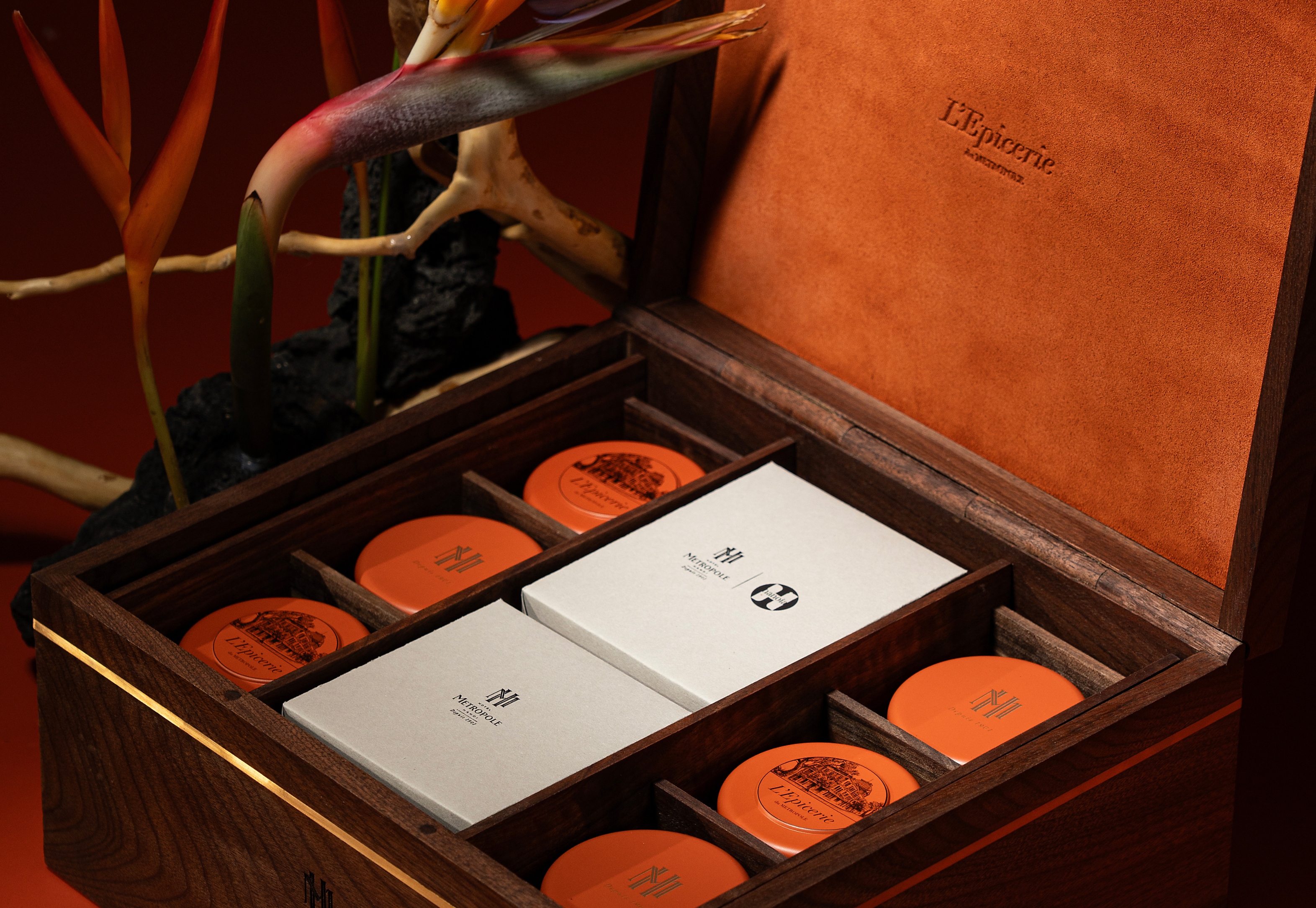 6-PIECE LIMITED SUPER VIP WOODEN BOX WITH EMPEROR LOTUS TEA & HANOIA ...