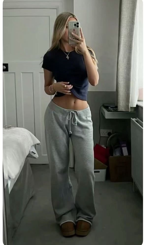 Strong UK fitness girl with body transformation results