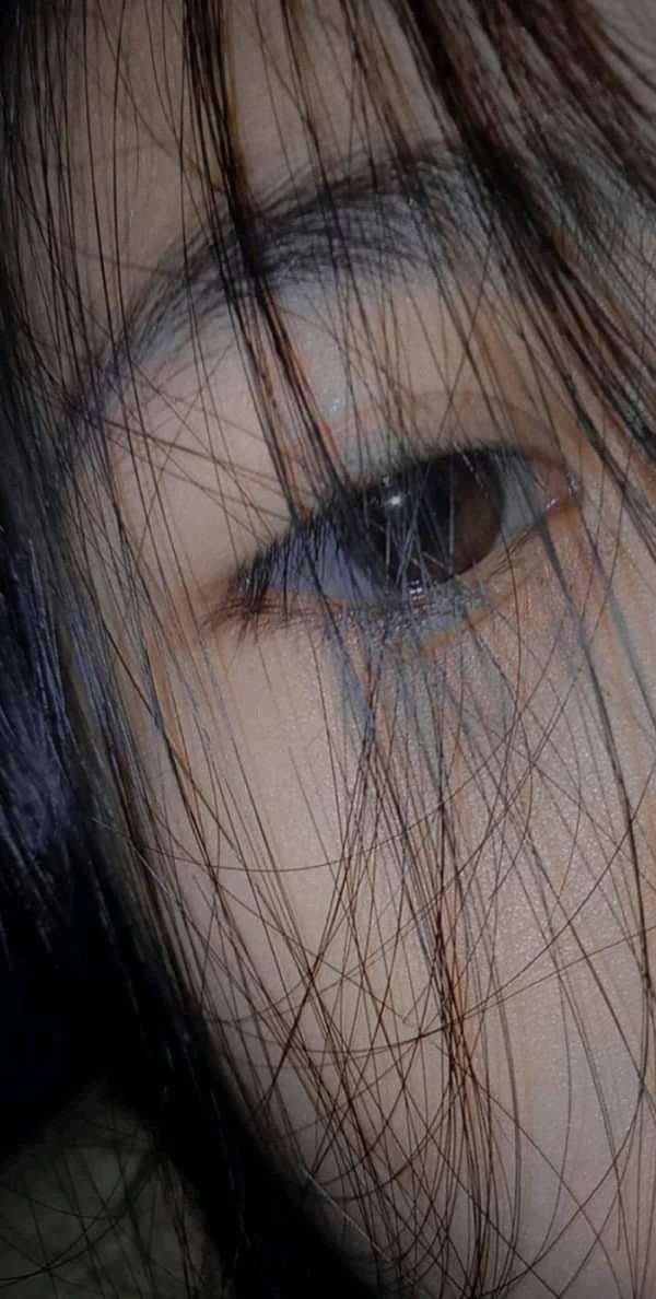 Eye Girl Dp 24