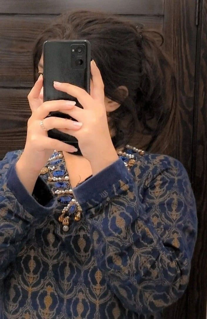 Hidden Face Girl 62