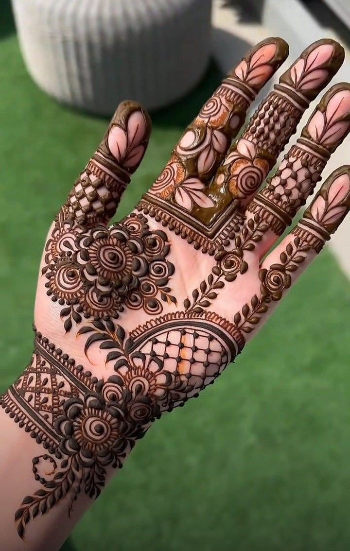 Stylish mehndi design 68