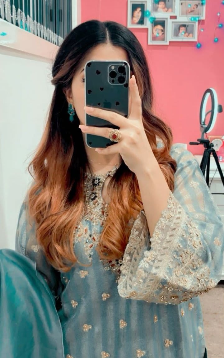 Hidden Face Girl 19