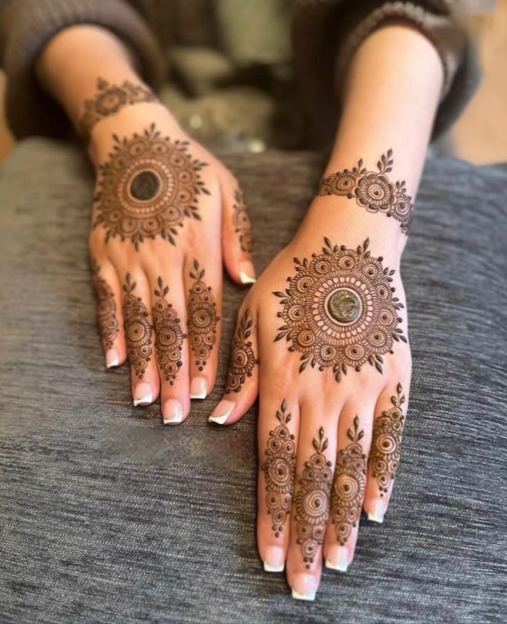 Stylish mehndi design 14