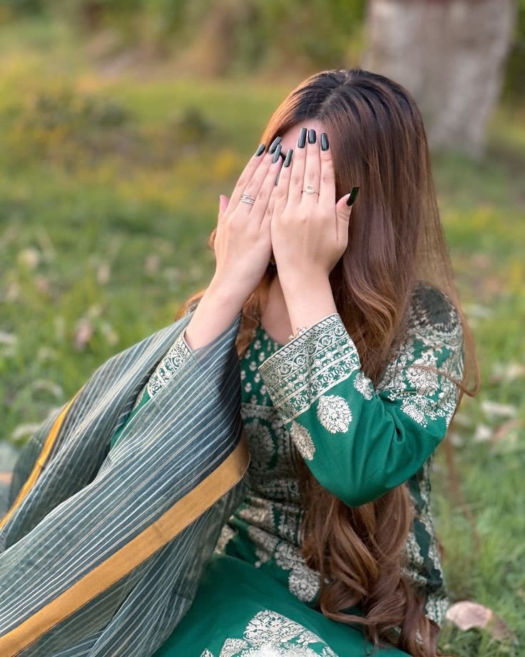 Hidden Face Girl 81