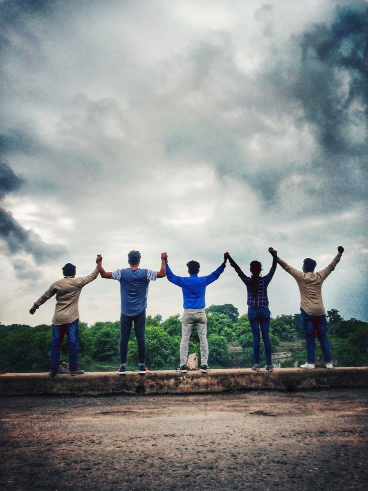 Stylish boys DP with friends