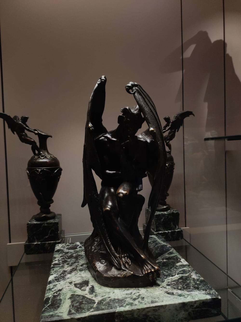 went to louvre, liked it, around 300 000 expositions