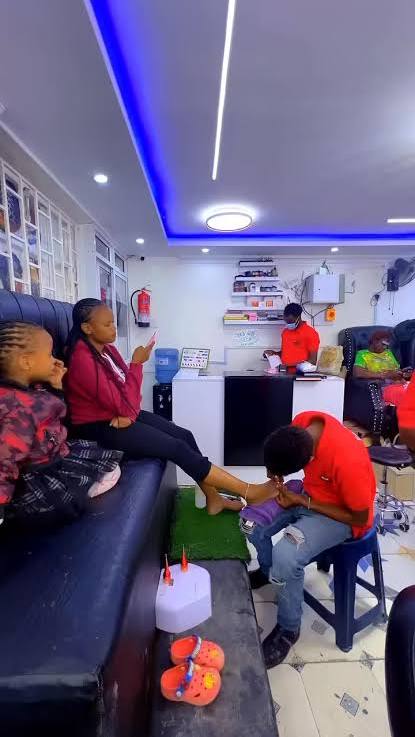 Urban Nails Spa & Locks Fedha