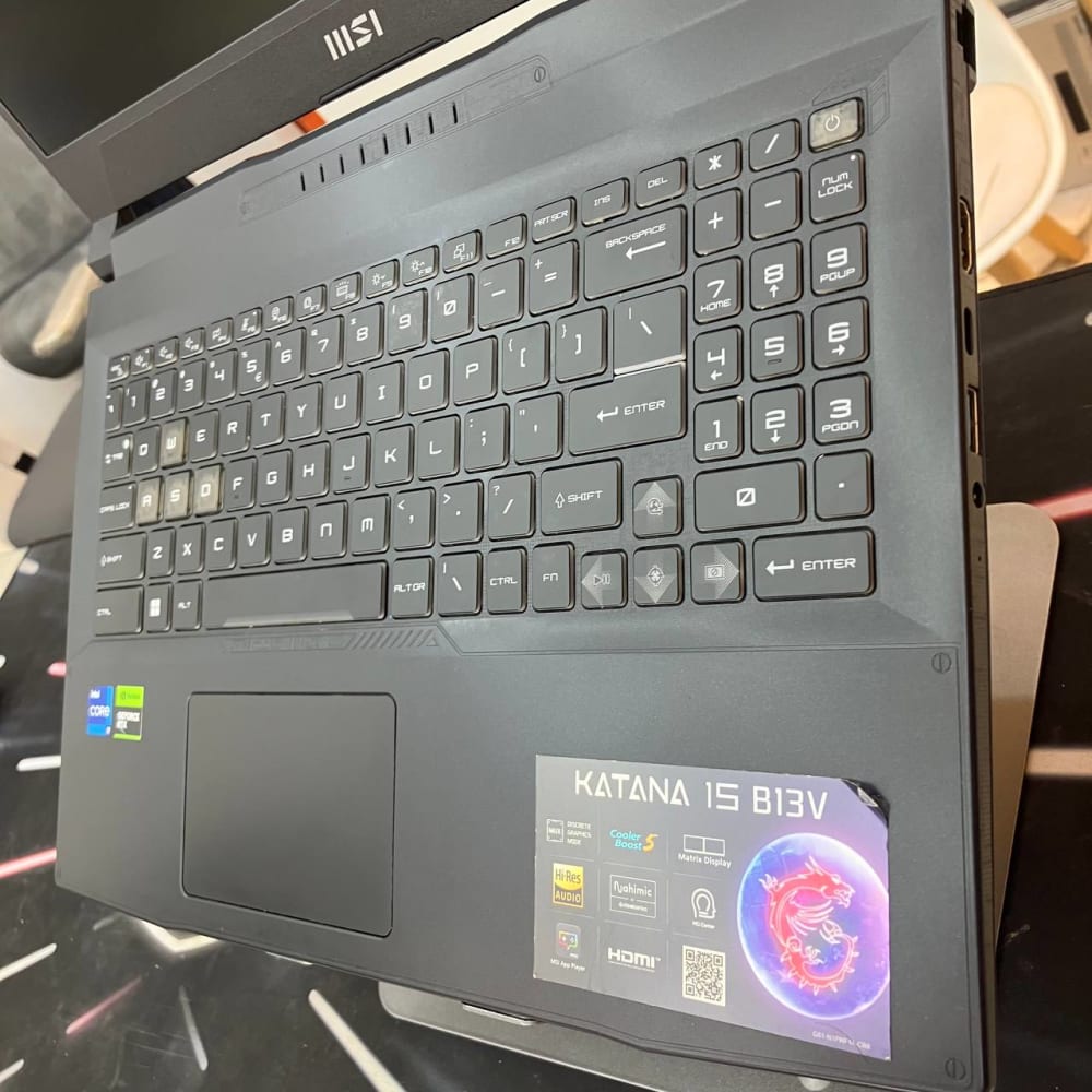 MSI MSI KATANA 15 B13V I7 12700H 16GB 512SSD RTX4060 8GBVRAM 15.6'' 240HZ - LAPTOP GAMER vue 4